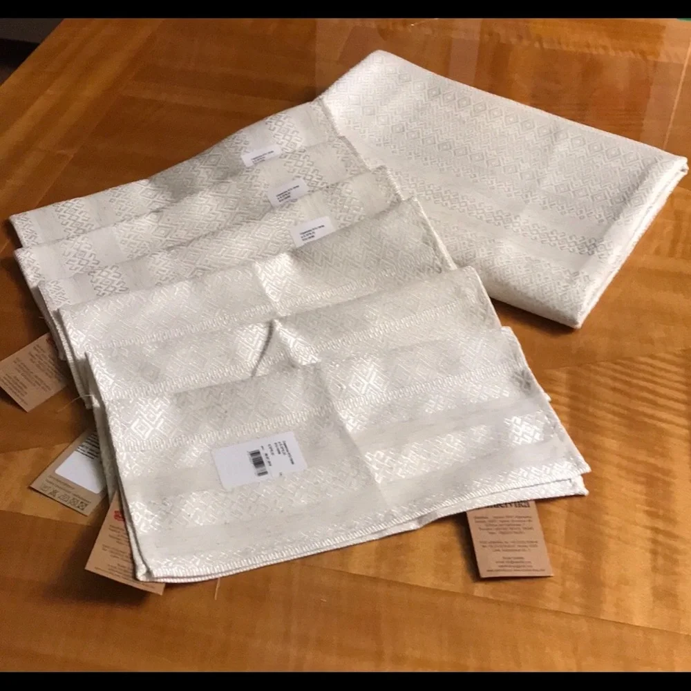 🌺🌺🌺NWT Set of Cotton/Polyester Tablecloth & 6 Napkins